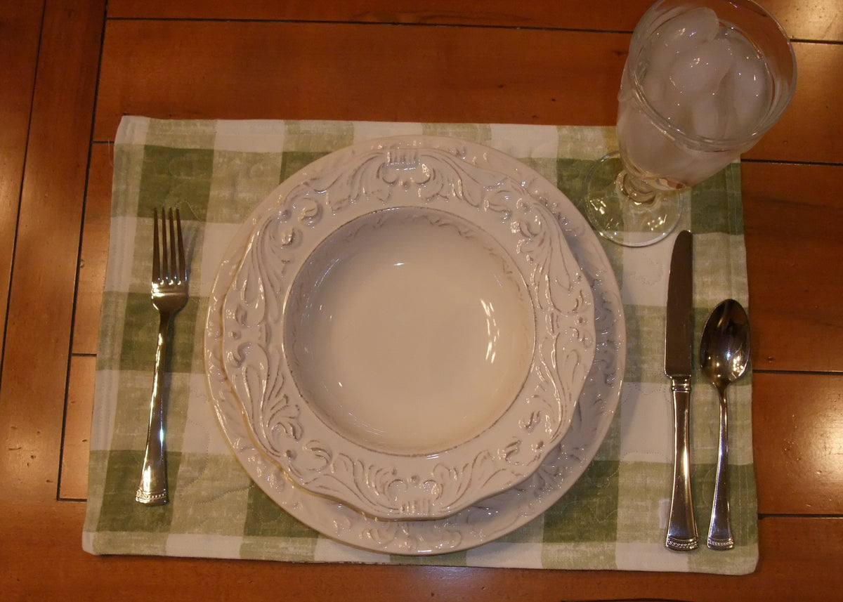 Reversible Quilted Kitchen Linen Set – 6 Placemats + 45" Runner