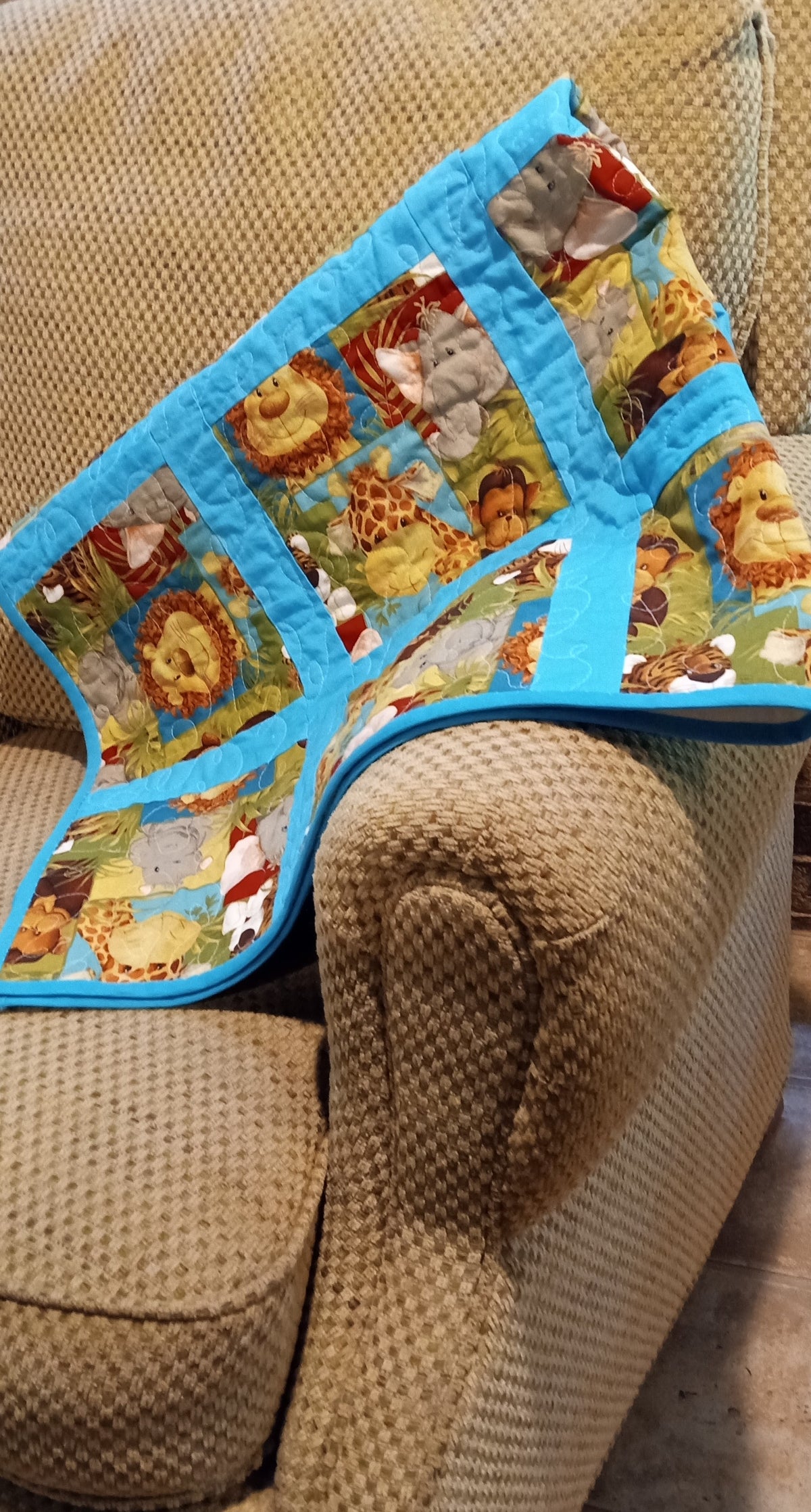 ★ ★ ★ ★ ★ GIVEAWAY! Animals Out of the Blue – Nursery and Toddler Quilt