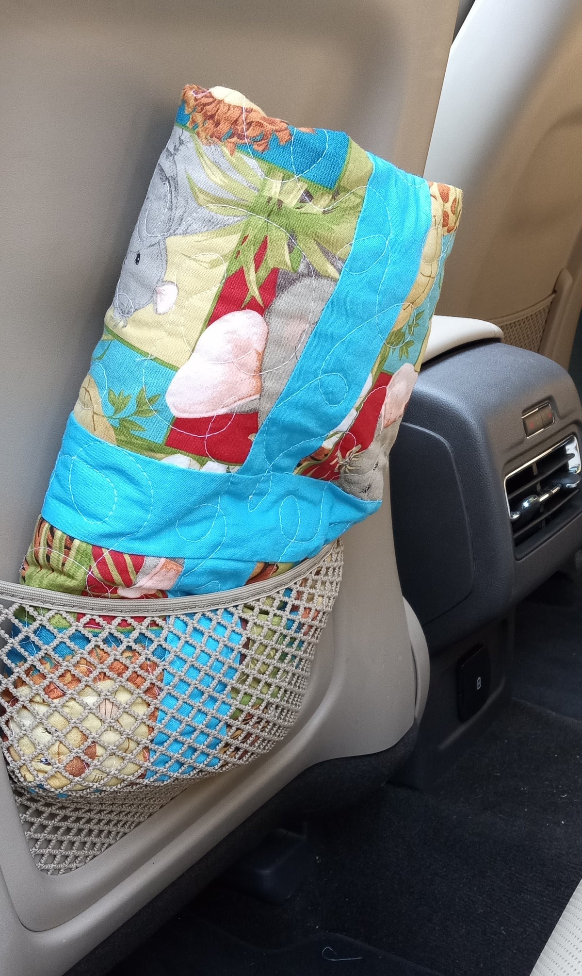 ★ ★ ★ ★ ★ GIVEAWAY! Animals Out of the Blue – Nursery and Toddler Quilt